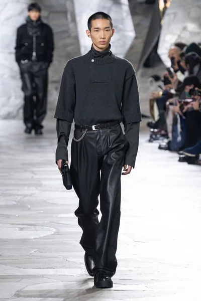 Look 3